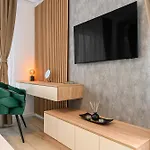 Апартаменты Mountain View Retreat - Private Parking Брашов