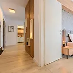 Mountain View Retreat - Private Parking Апартаменты