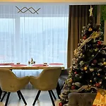 Апартаменты Mountain View Retreat - Private Parking Брашов