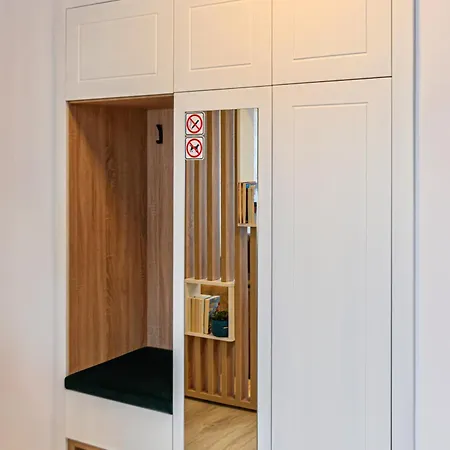 Mountain View Retreat - Private Parking Apartment